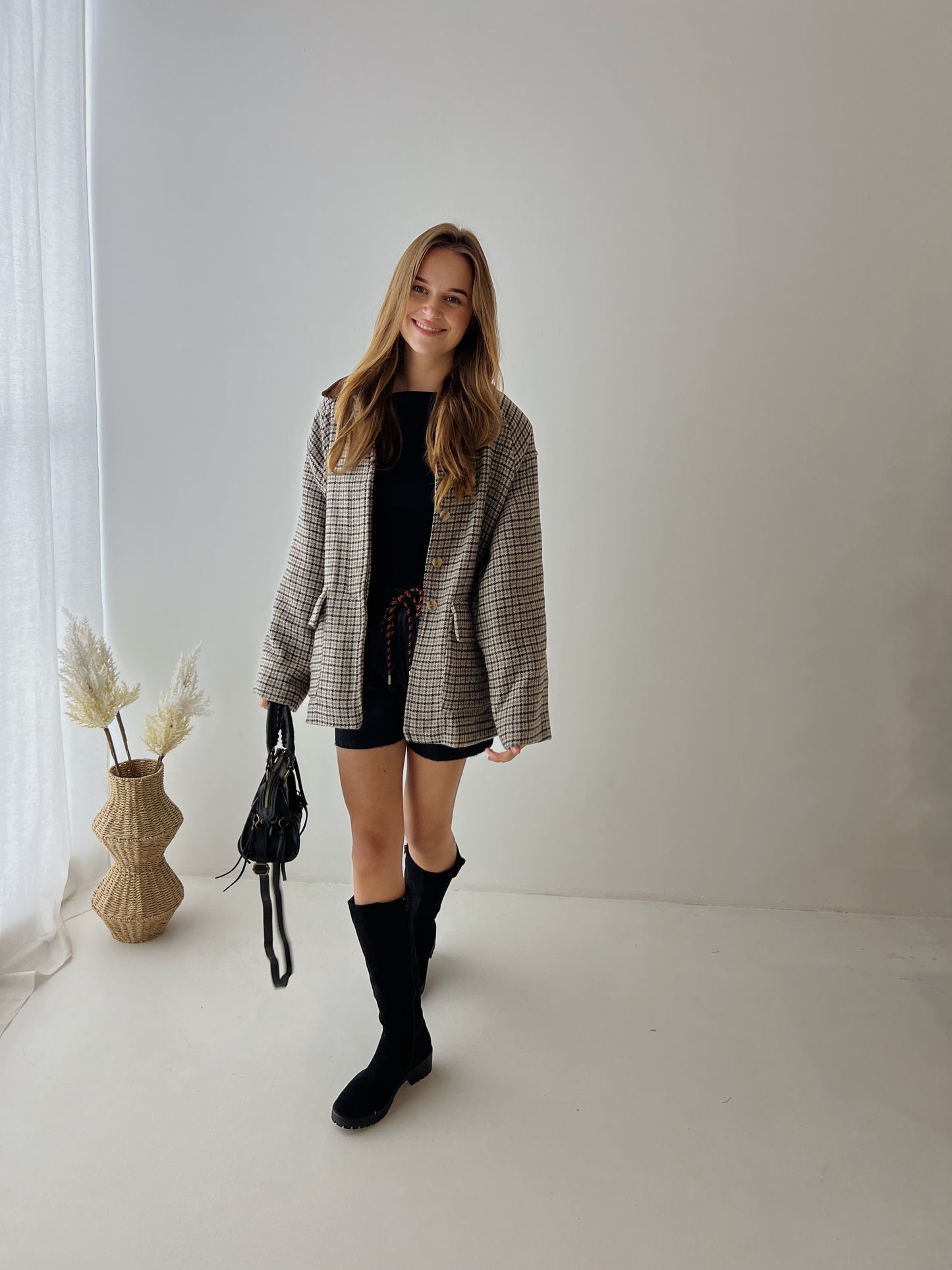 Esty shortje zwart.  LAATSTE STUK