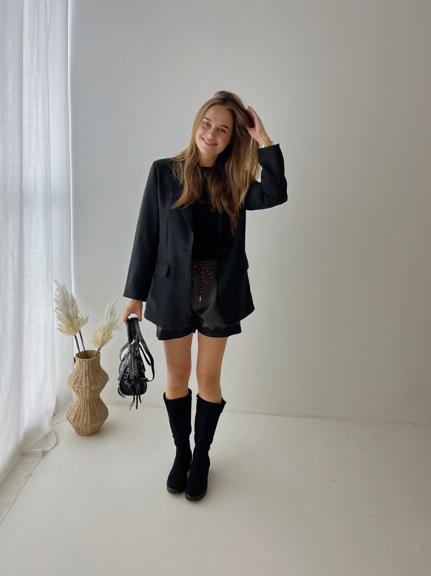 Esty short brown.  LAATSTE STUK