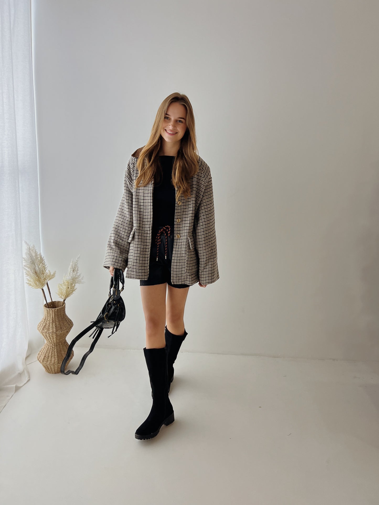 Esty shortje zwart.  LAATSTE STUK